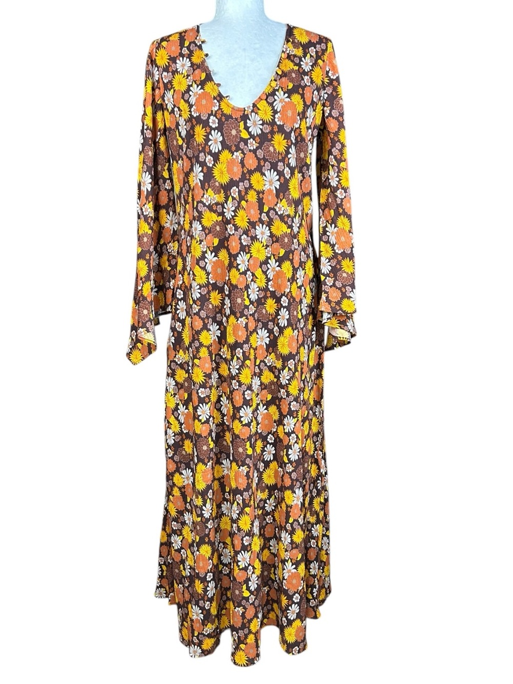 NEW The Hippie Shake Boho Maxi Dress 6 Daisies Trumpet Sleeves Retro Flowy - Picture 2 of 14